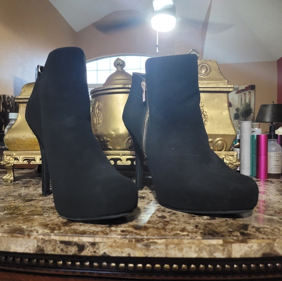 Boots - Picture 1 of 4